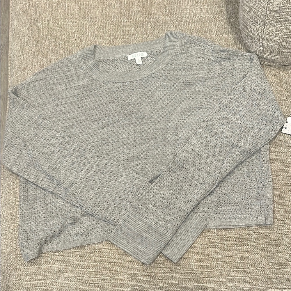 NWT: ABOUND- Gray Cropped Crew Neck Sweater with Long Sleeves